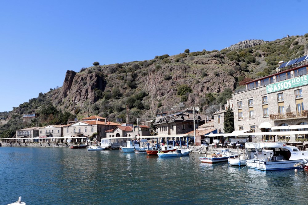 'Afet bölgesi' ilan edilen Assos Antik Limanı'nda turistik tesisler kapatıldı - 9