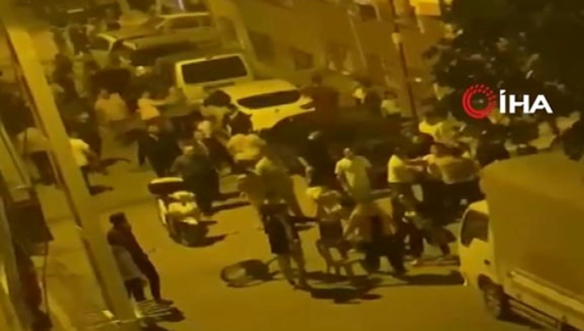 Esenyurt’ta “halay başı” kavgası | Sokakta birbirlerine girdiler Esenyurt’ta “halay başı” kavgası | Sokakta birbirlerine girdiler