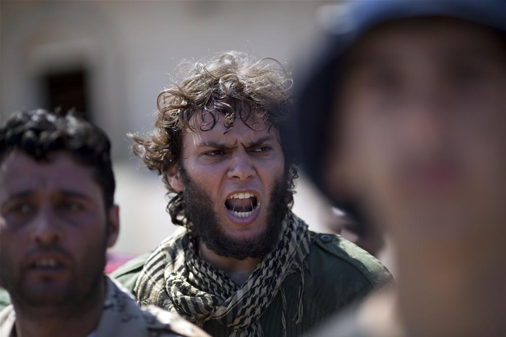 Libija. арабы с оружием. ливан чеченец. бородатый триполи. базар хаттаб в триполи.