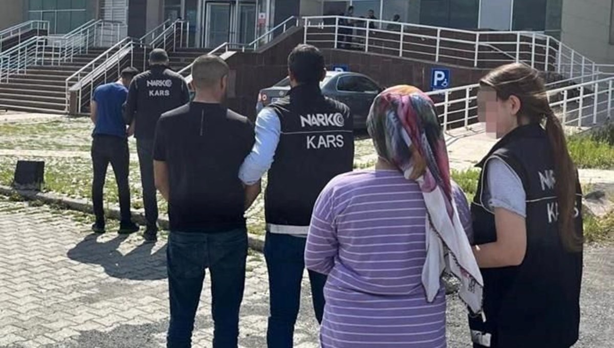 Kars’ta uyuşturucu satıcılarına operasyon: 13 kişi tutuklandı