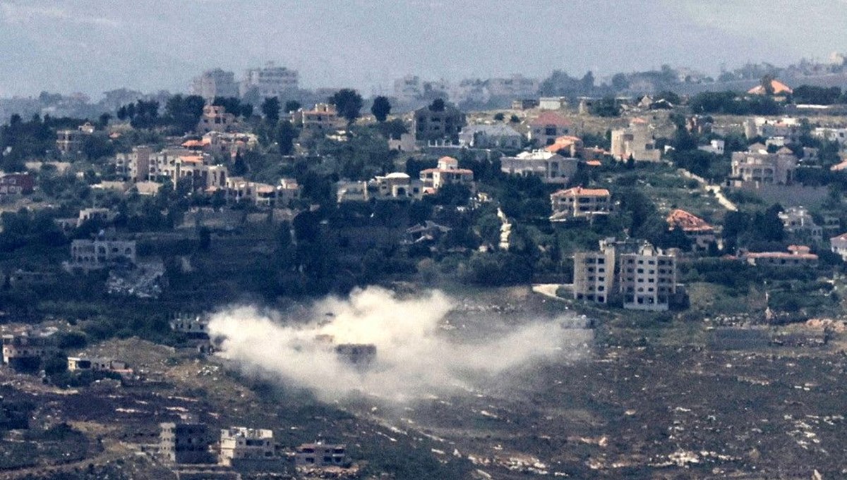 İsrail Suriye'de araçları vurdu, iki Hizbullah üyesini öldürdü İsrail Suriye'de araçları vurdu, iki Hizbullah üyesini öldürdü
