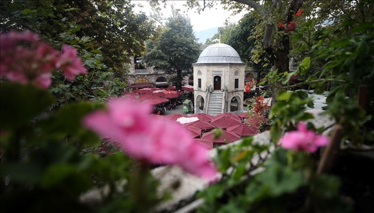 Bursa'daki Koza Han'ın köşk mescidi asırlardır ayakta Bursa'daki Koza Han'ın köşk mescidi asırlardır ayakta