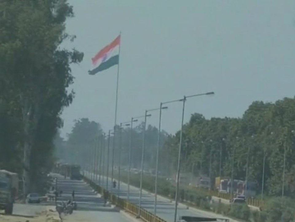 Hindistan'ın 110 metrelik bayrak direği Pakistan'da "casusluk" kaygısı yarattı - 1