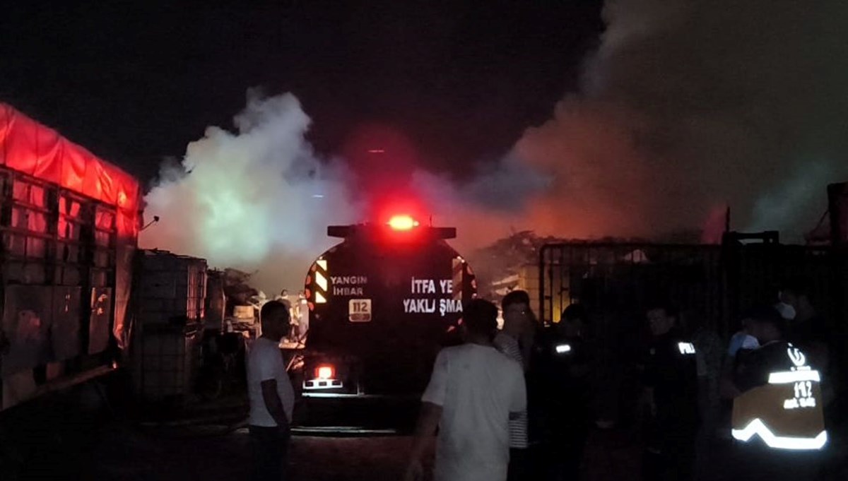 Bursa'da geri dönüşüm tesisinde yangın Bursa'da geri dönüşüm tesisinde yangın