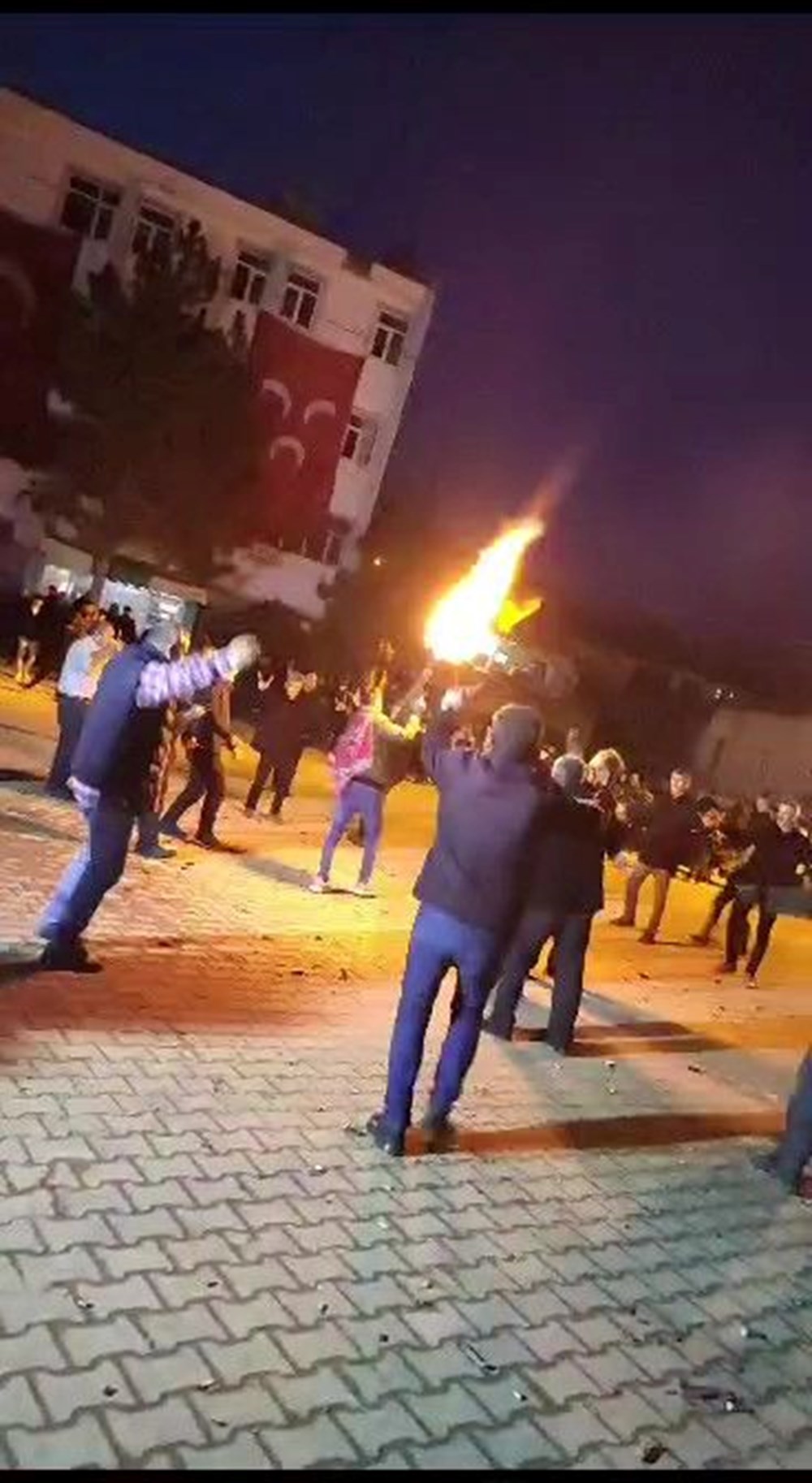 Asker
eğlencesinde ortalığı birbirine kattılar - 1