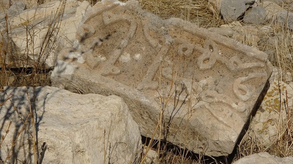 Depremde hasar gören 600 yıllık kümbet restore edilecek - 12