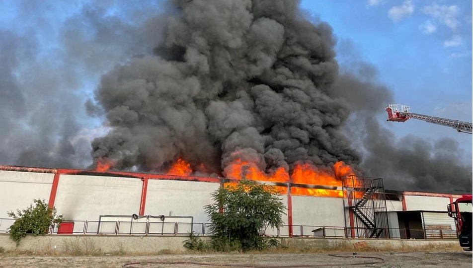 Uşak'ta fabrika yangını