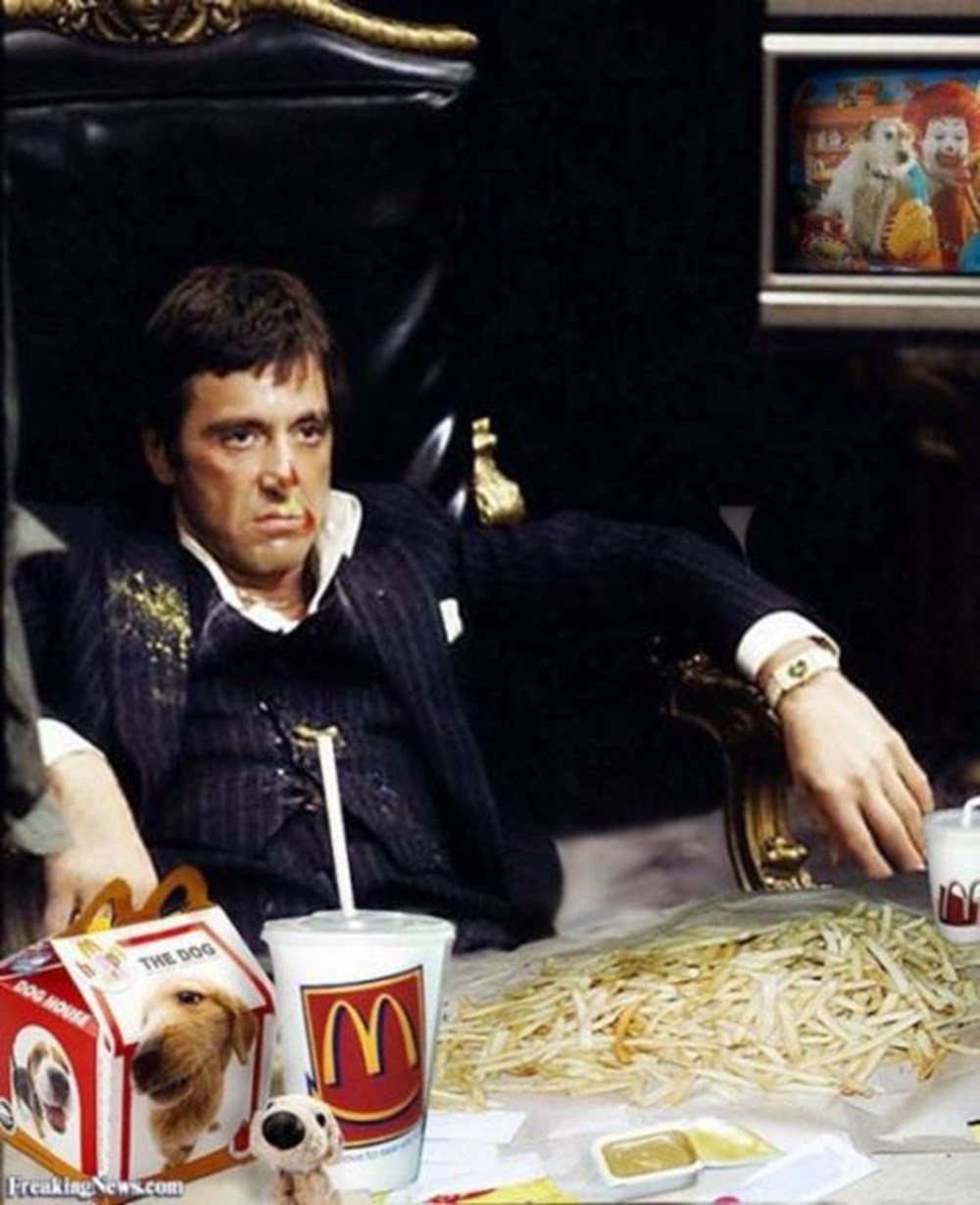 Аль пачино крестный отец кокаин. Аль пачино кокаин. Лицо со шрамом мем. Тони монтана 2022. Крестный отец аль пачино тони монтана.