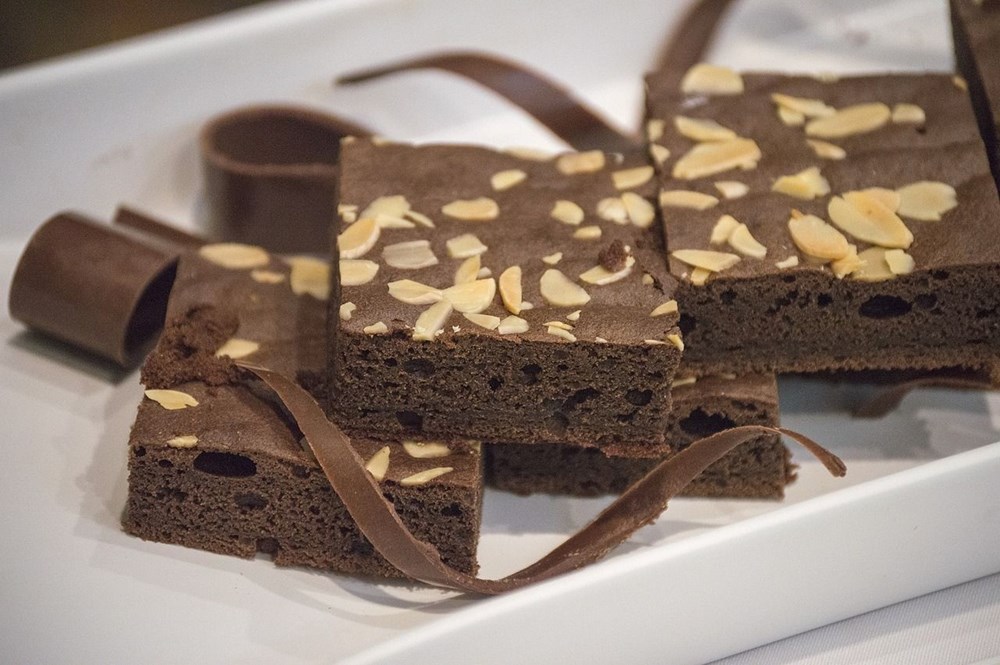 Çikolatalı tatlıların kraliçesi olarak biliniyor: 3 malzemeli browni tarifi - 2