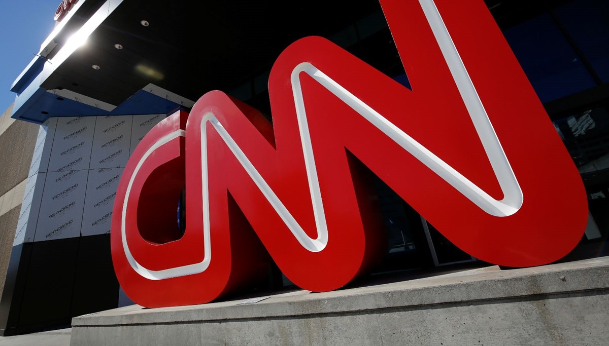 CNN, corona virüs aşısı olmayan 3 çalışanını işten çıkardı