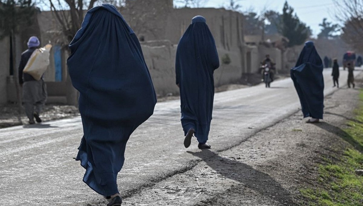 Taliban’dan kadınlara seyahat yasağı