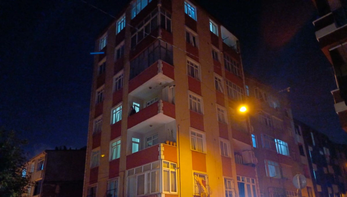 İstanbul- Esenler'de 6 katlı bina oluşan çatlaklar nedeniyle tahliye edildi