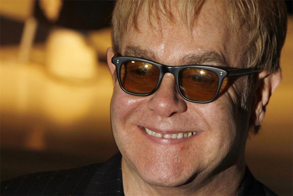 Elton John kıyafetlerini satıyor - Magazin Haberleri