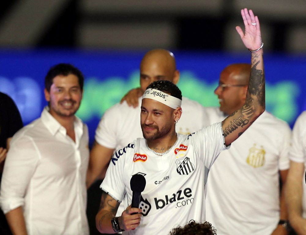 Yıldız futbolcu Neymar her şeyin başladığı yerde: "Prens geri döndü!" - 8