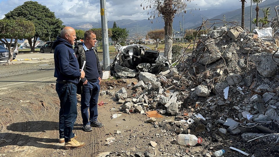 İskenderun sahili 1 metre çöktü: Zeminde su, gevşek kum var - 1