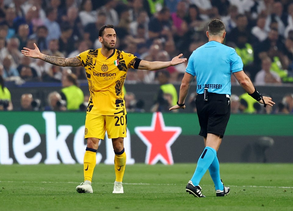 Hakan Çalhanoğlu'nun babası ateşi yaktı: Galatasaray | Menajeri, İstanbul'a geliyor - 1