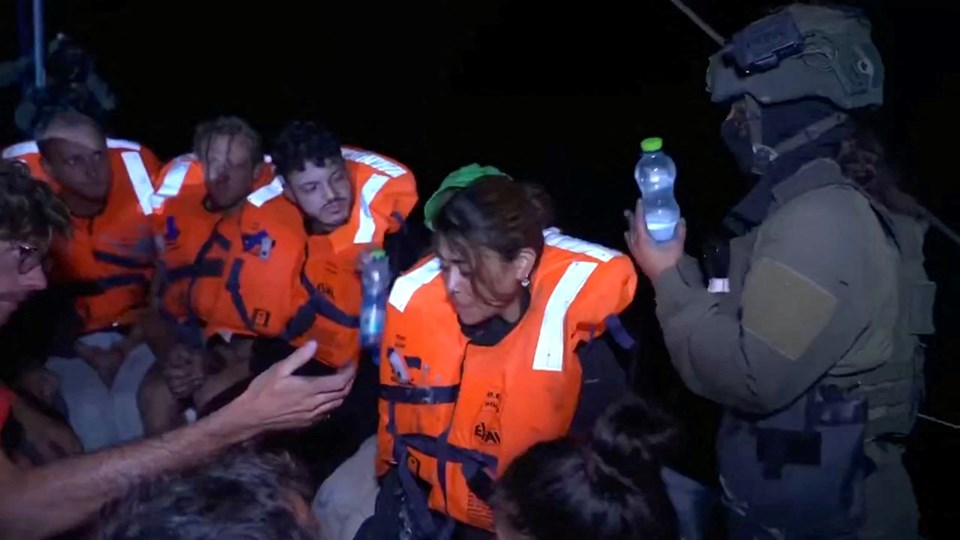 İsrail'den Madleen'e baskın: Askerler gemiye çıktı, 12 aktivist gözaltında - 1