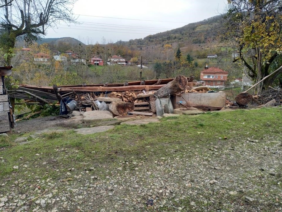 Sinop’ta fırtına tahıl ambarını devirdi: 1 ölü - 1