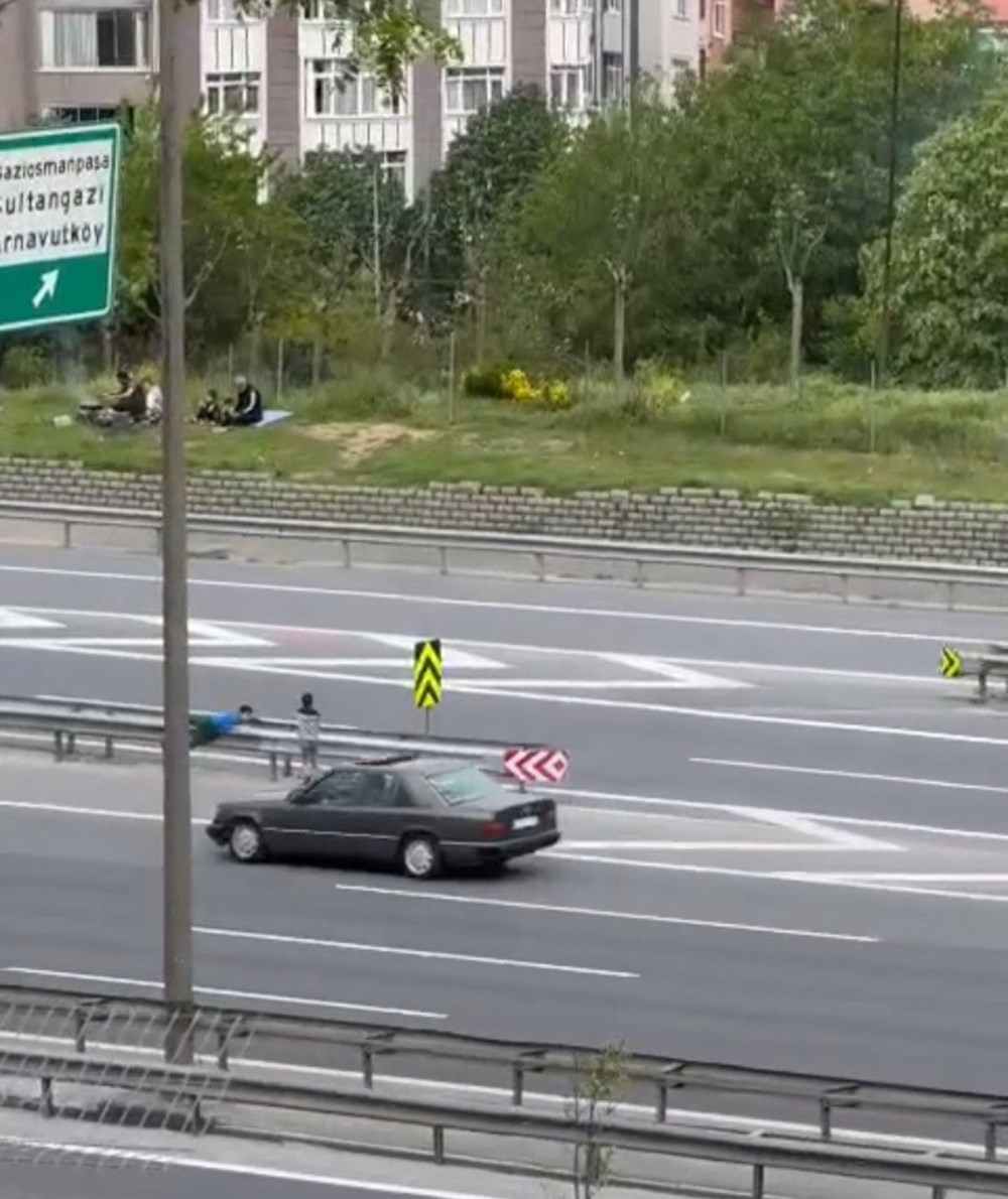 Sultangazi'de çocukların tehlikeli oyunu: Canlarını hiçe saydılar! - 2