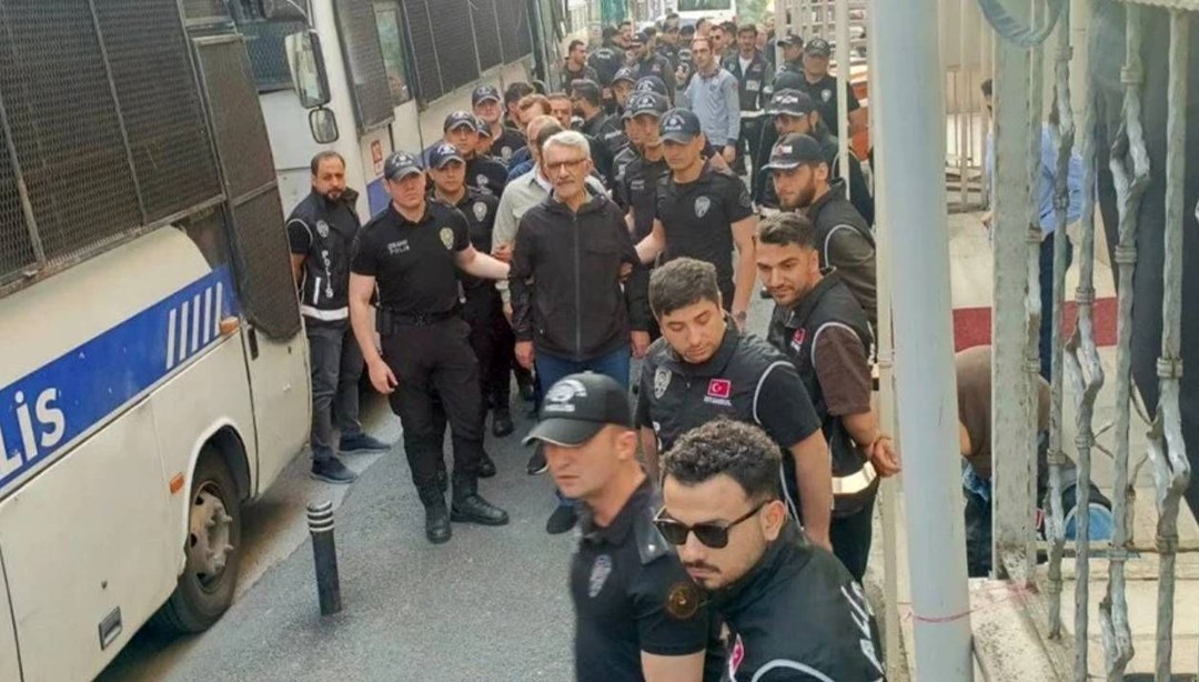 CHP'li beş belediye başkanı görevden uzaklaştırıldı