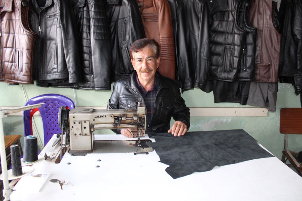 66 Yaşındaki Sanatkarın Ellerinde Ham Deri Sanata Dönüşüyor: Meslek Aşkıyla Yaratılan Eserler 75