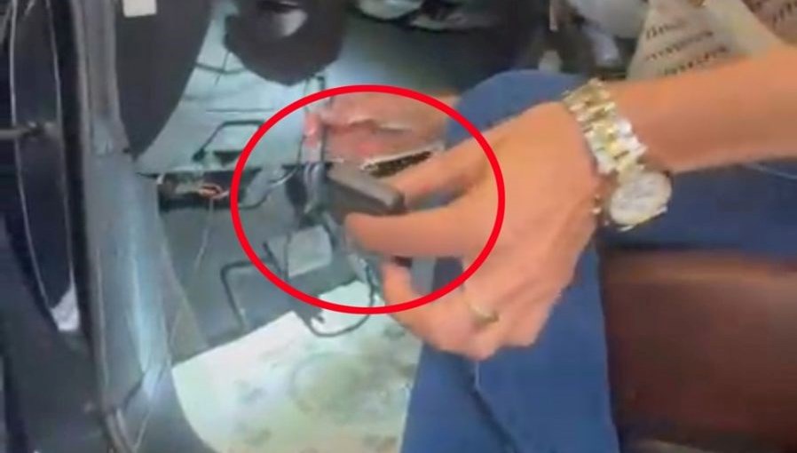 Karısının aracına takip cihazı taktırmış