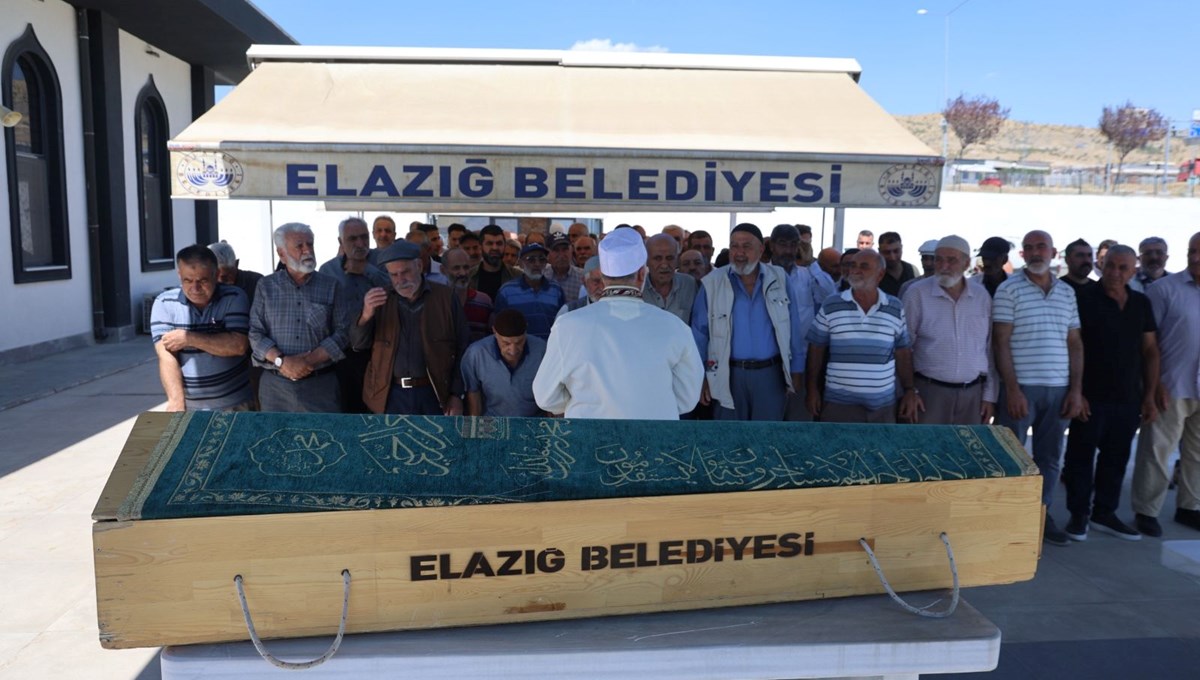 Yarım saat ara ile 2 otomobil çarptı