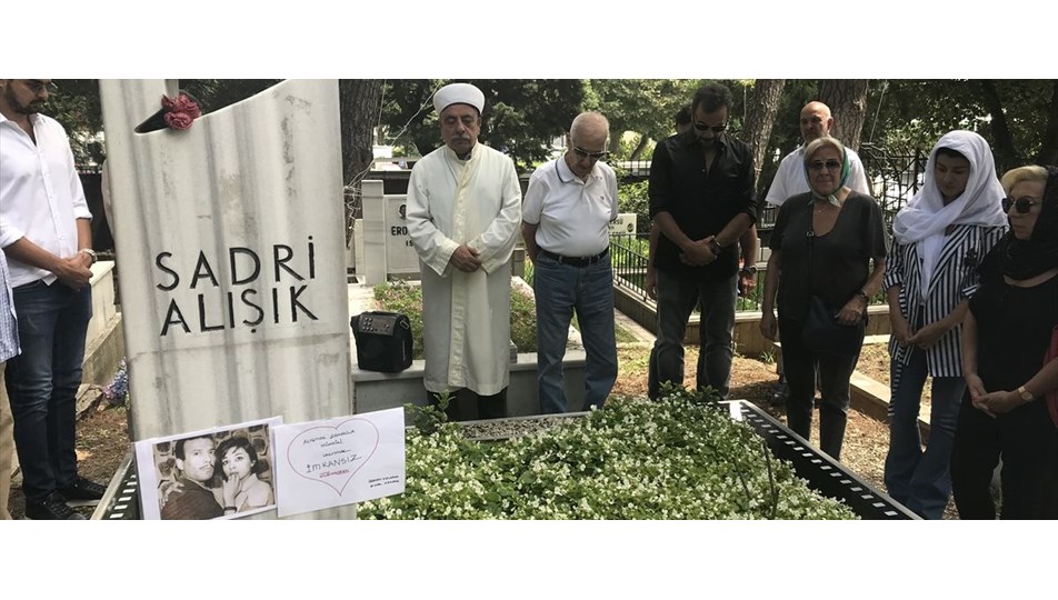 Çolpan İlhan mezarı başında anıldı