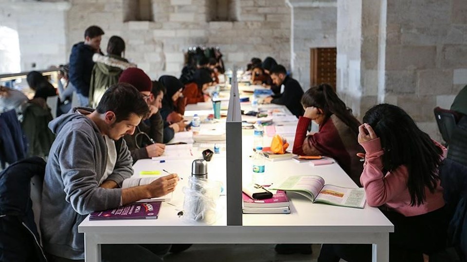 Bakan Özer üniversitelerdeki yabancı öğrenci sayısını açıkladı - 1