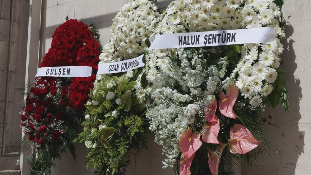 Tarkan'ın annesi son yolculuğuna uğurlandı - 4