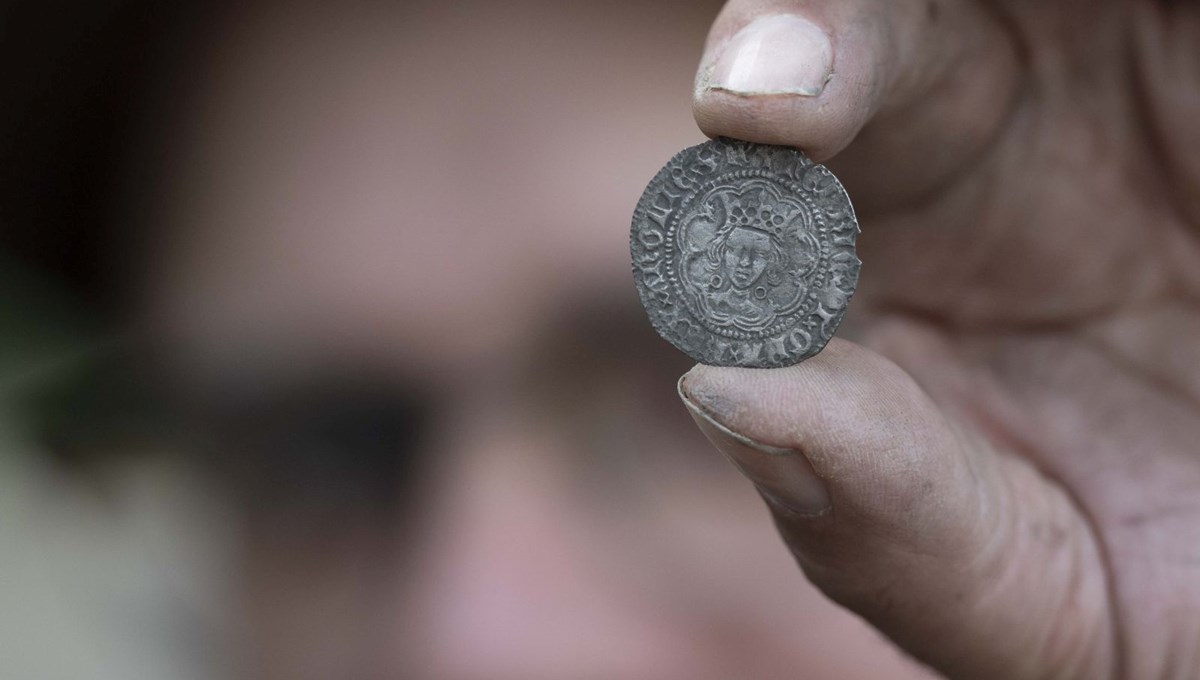 Londra'da Thames Nehri yatağındaki çamurdan antika toplama geleneği: Mudlarking Londra'da Thames Nehri yatağındaki çamurdan antika toplama geleneği: Mudlarking