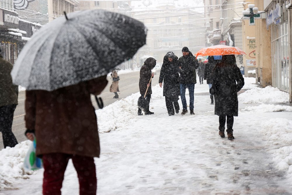 Kış daha bitmedi... İstanbul ve Ankara'da kar alarmı: Sıcaklık 12 derece azalacak - 6