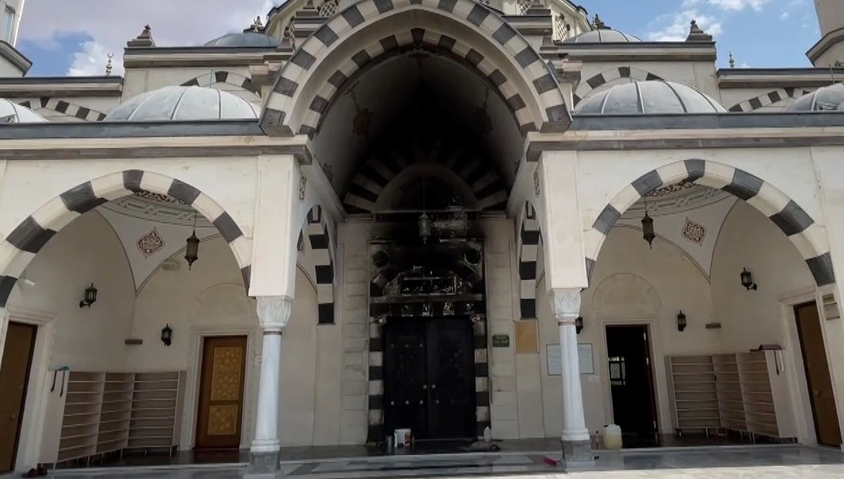 Camiyi yakmaya çalışan zanlı gözaltına alındı Camiyi yakmaya çalışan zanlı gözaltına alındı