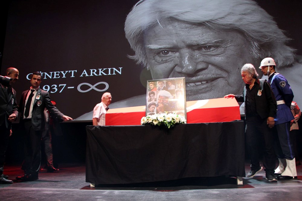 Cüneyt Arkın'ı binlerce kişi gözyaşlarıyla uğurladı - 26