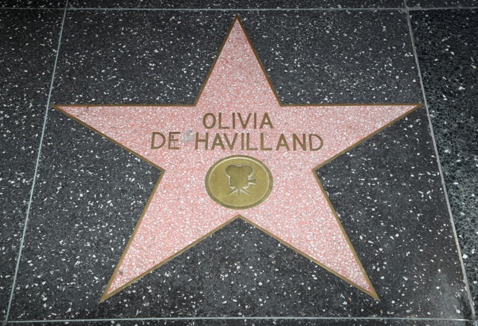 Oscar ödüllü en yaşlı oyuncu Olivia de Havilland hayatını kaybetti - 1