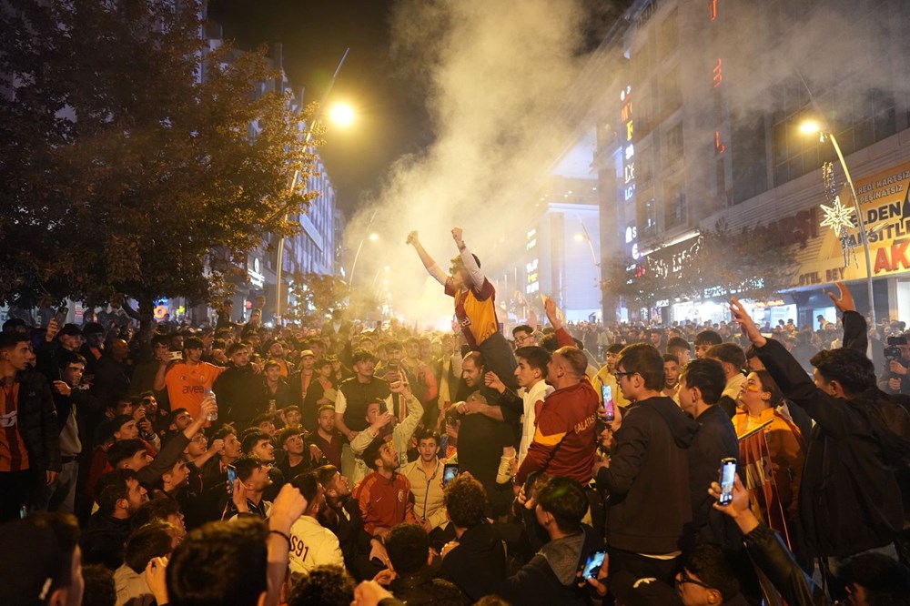 Galatasaray şampiyon oldu taraftar sokağa döküldü - 11