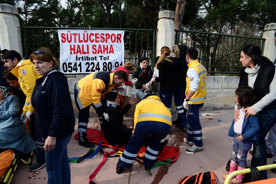 Sütlüce'de belediye otobüsü ile kamyonet çarpıştı: 10 yaralı - 2
