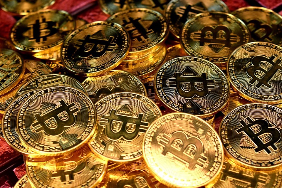 Bitcoin (BTC), 300 milyar doları aşan mevcut piyasa değeri ile kripto para piyasasının zirvesinde bulunuyor.