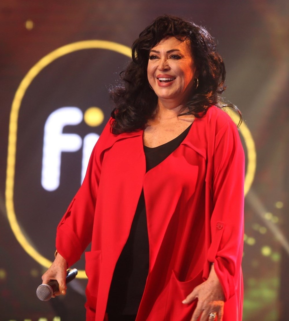 Su Burcu Yazgı Coşkun'dan nostaljik kare (Ünlülerin çocukluk ve gençlik halleri) - 634