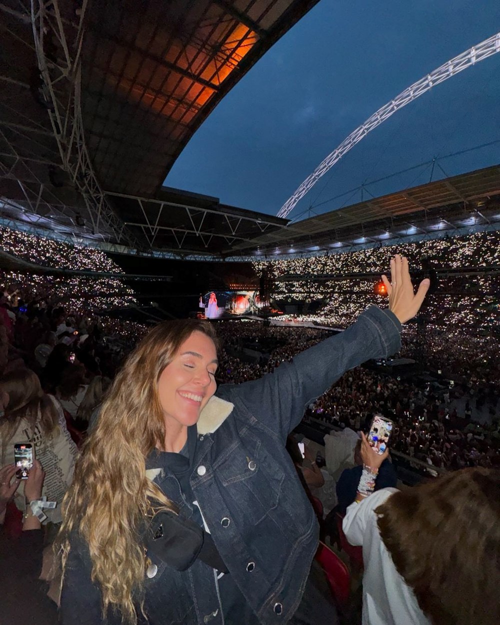 Berfu Yenenler'in Taylor Swift mutluluğu: Lisedeki halim bu konserde ağlardı - 4