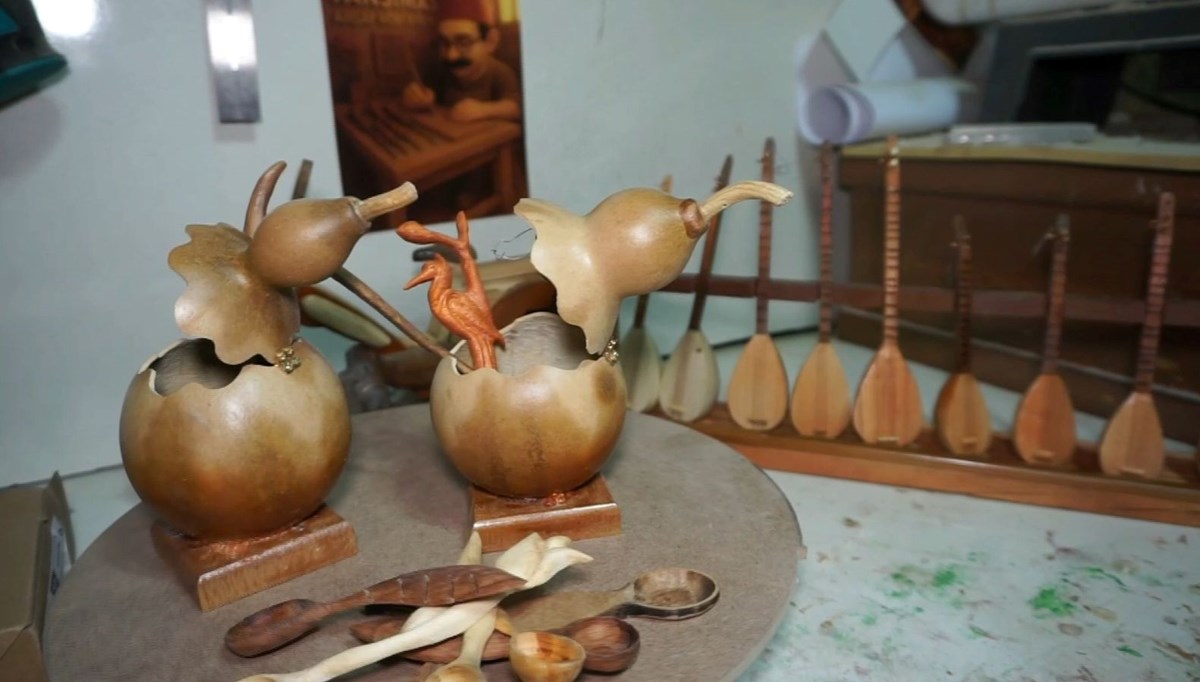 İki kalas bir hevesle başladı: Minyatür sanatın ustasına dönüştü