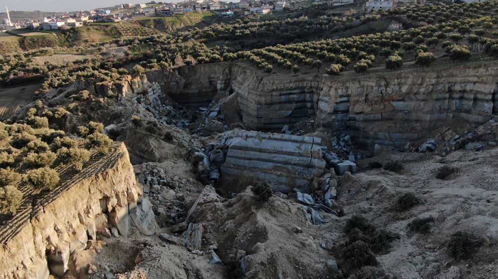 Deprem tarlayı ikiye böldü - 4