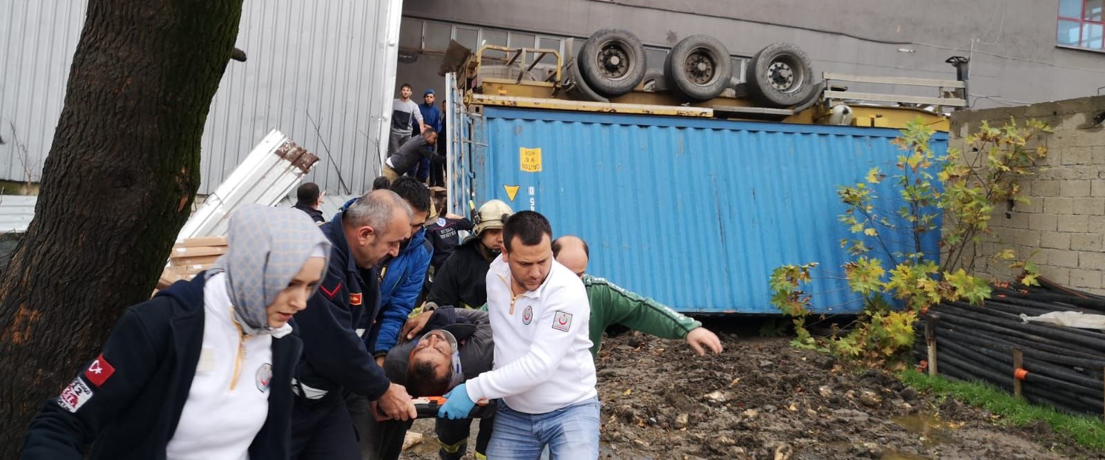 Bursa�da mobilya fabrikasında konteyner devrildi 2 ölü NTV