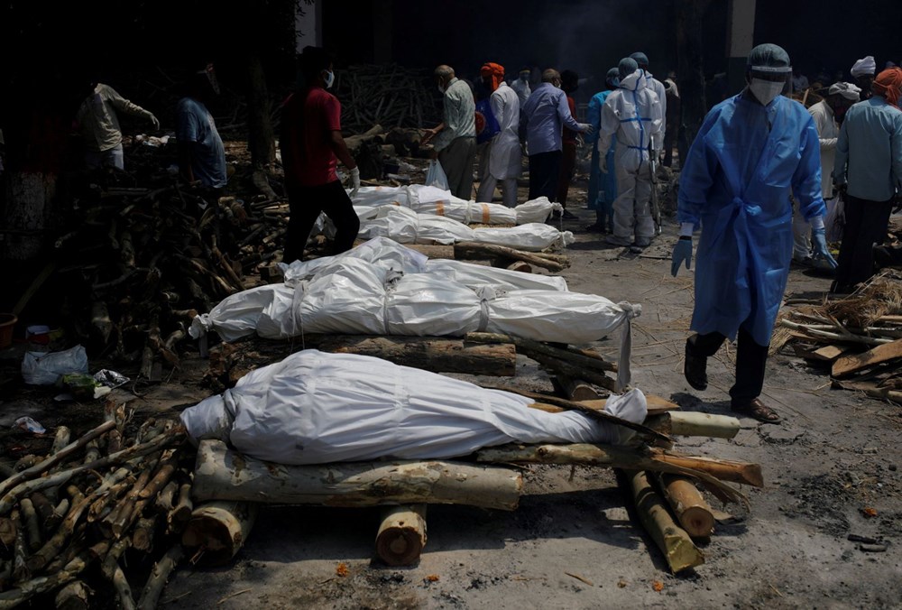 Hindistan'daki ölümcül Covid-19 salgınında son durum: Halk oksijensizlikten ölürken, zenginler özel jetlerle yurt dışına kaçıyor - 11