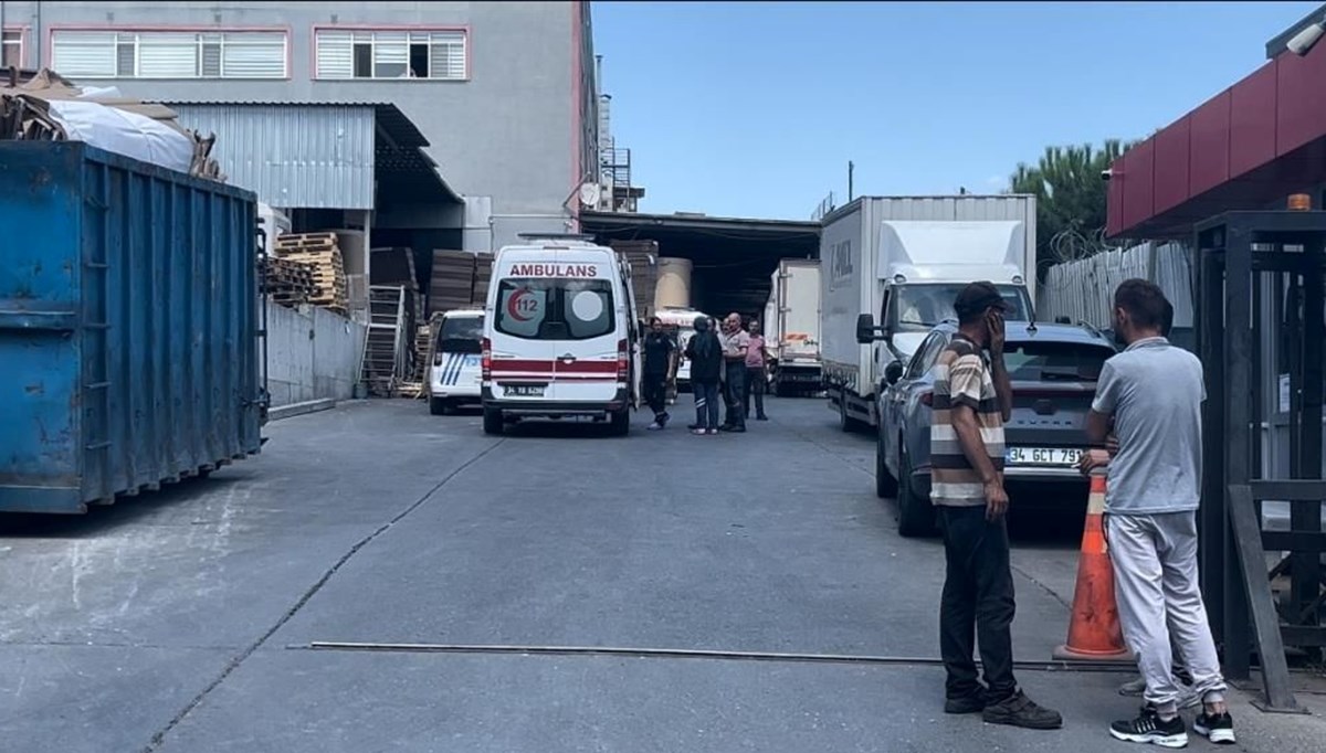 Fabrikada feci ölüm: Baskı makinesine sıkışan işçi can verdi Fabrikada feci ölüm: Baskı makinesine sıkışan işçi can verdi