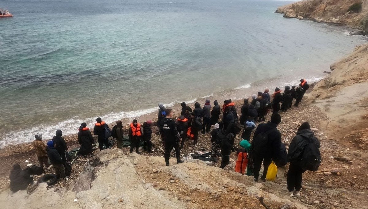 Ayvalık’ta 81 göçmen kurtarıldı Ayvalık’ta 81 göçmen kurtarıldı