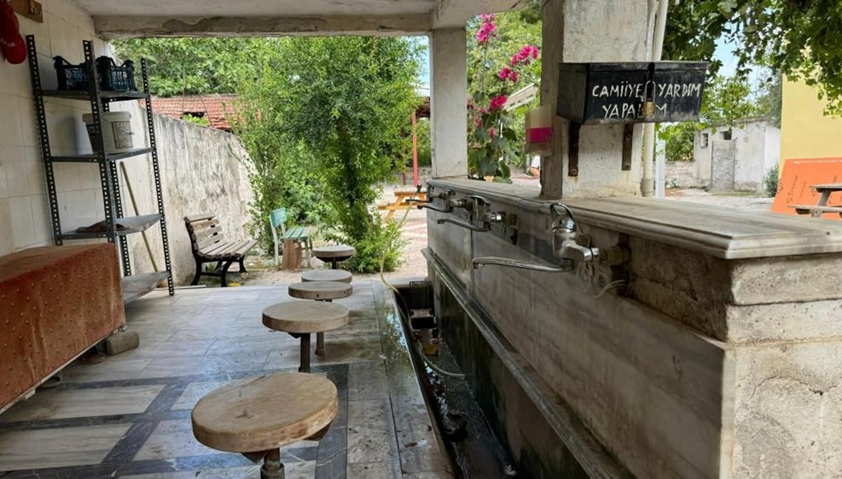 Şeker hastaları arasında yayıldı, mahalledeki su kaynağı kurudu! Belediye tankerlerle su taşımaya başladı Şeker hastaları arasında yayıldı, mahalledeki su kaynağı kurudu! Belediye tankerlerle su taşımaya başladı
