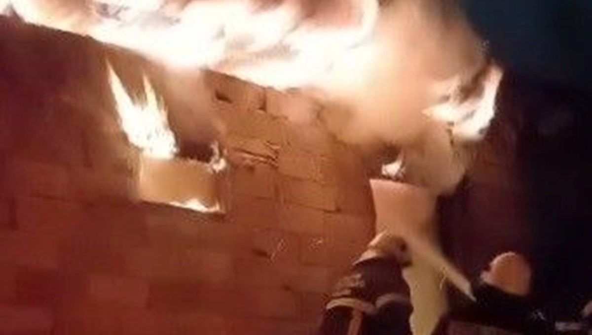 Kars'ta kömürlükte çıkan yangın korkuttu Kars'ta kömürlükte çıkan yangın korkuttu