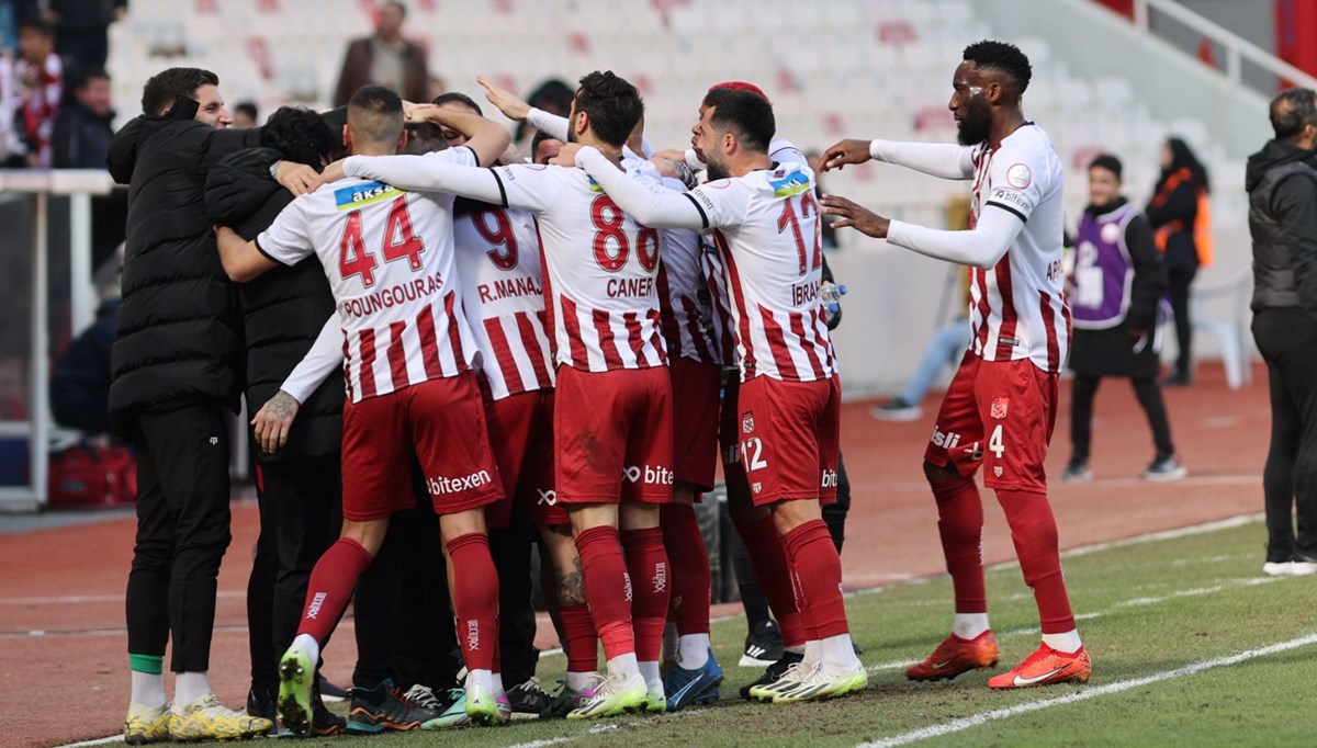 Sivasspor, Çaykur Rizespor'u tek golle geçti Sivasspor, Çaykur Rizespor'u tek golle geçti