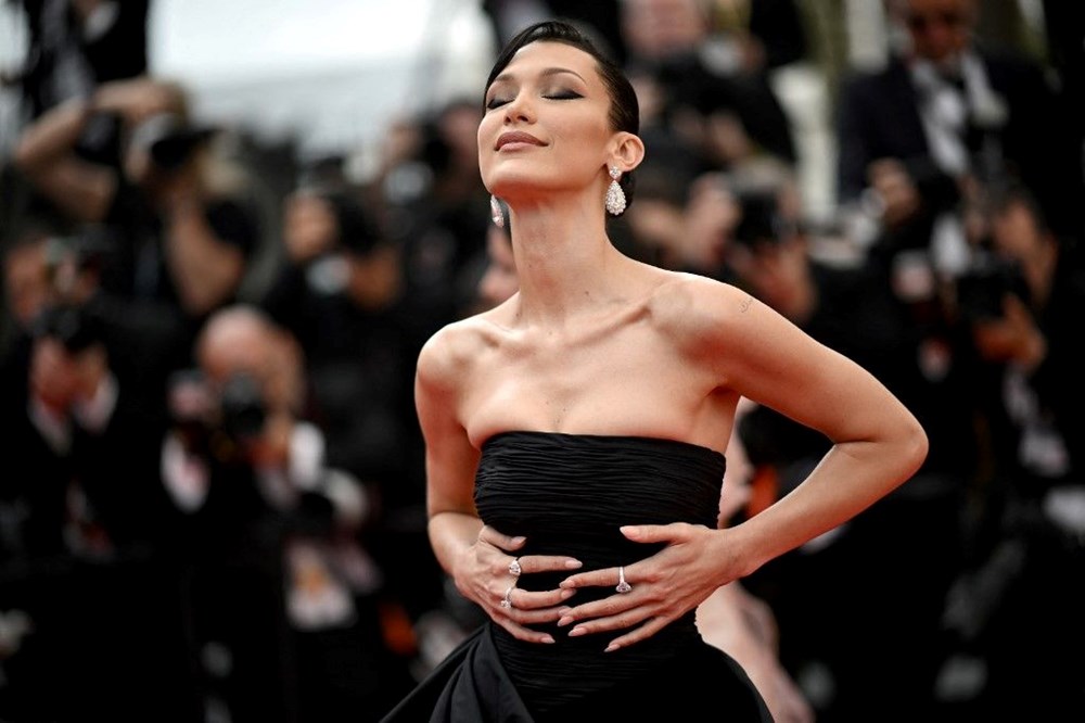 Cannes Film Festivali'ne katılan Bella Hadid 35 yıllık bir elbise giydi - 2